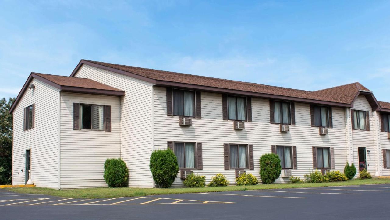 马格努森乡村酒店 Ishpeming 外观 照片
