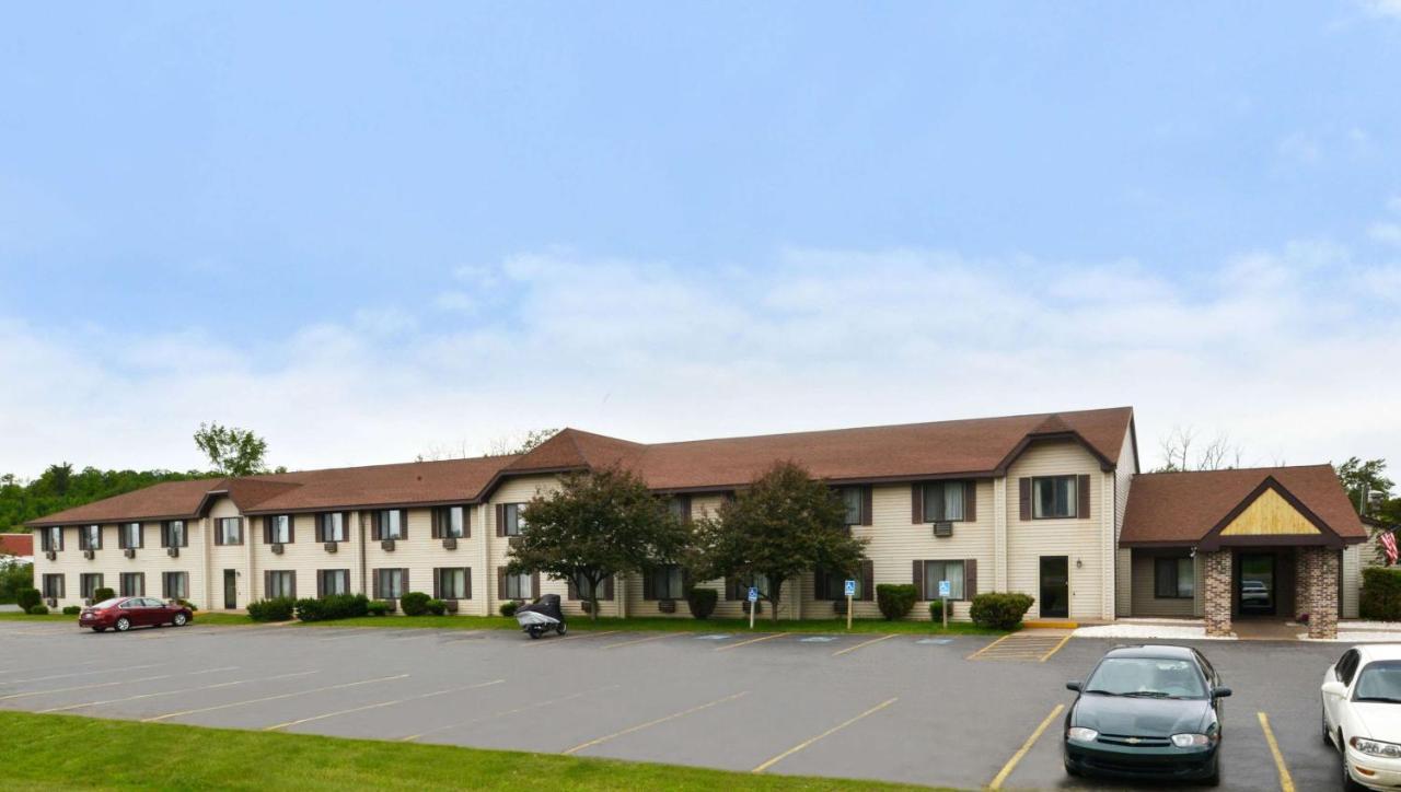 马格努森乡村酒店 Ishpeming 外观 照片