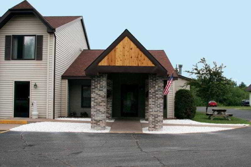 马格努森乡村酒店 Ishpeming 外观 照片